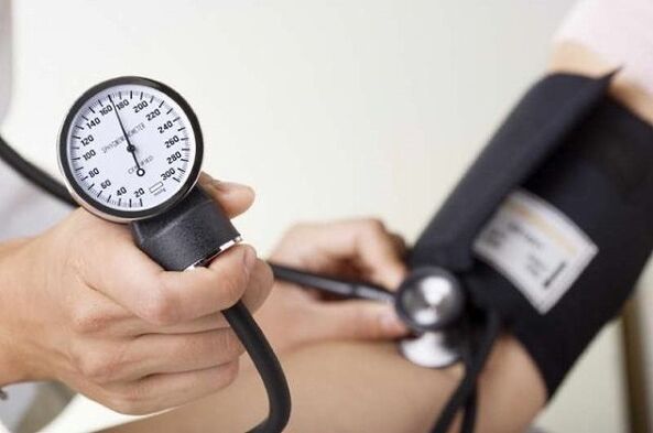 Bei Bluthochdruck ist eine Wasserdiät verboten