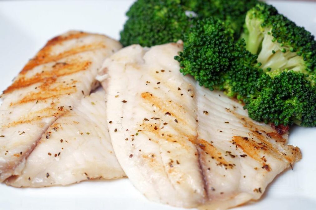 Gebackener oder gekochter Fisch ist ein reichhaltiges Gericht auf der Diätkarte von Osama Hamdiy
