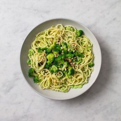 Spaghetti Brokkoli und Pinienkerne, mediterrane Diät